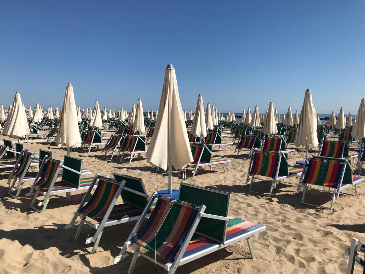 Hotel Flying Pesaro Kültér fotó