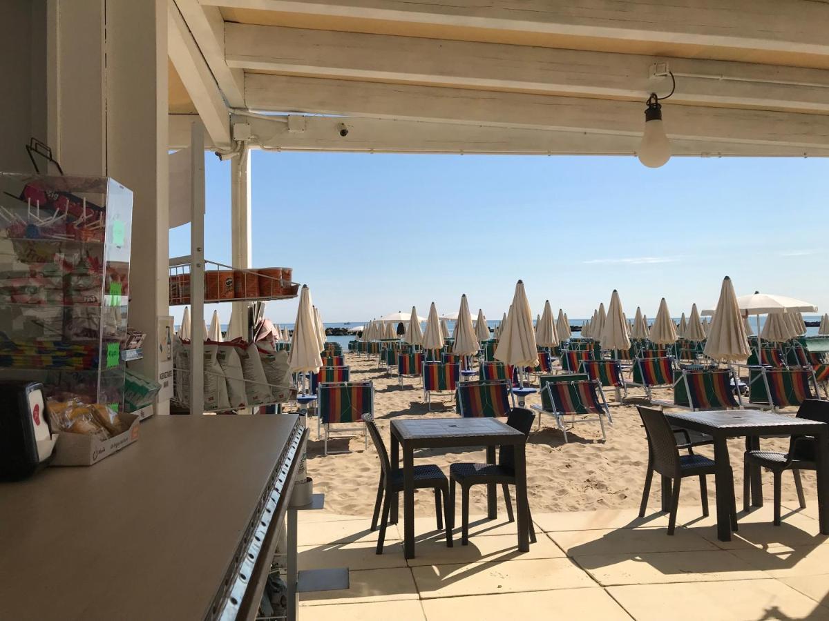 Hotel Flying Pesaro Kültér fotó