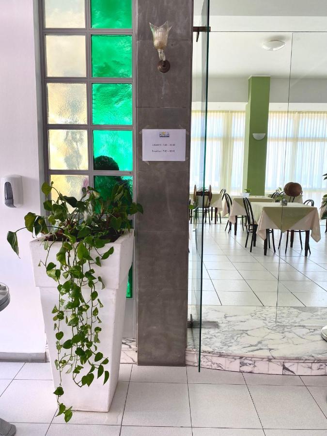 Hotel Flying Pesaro Kültér fotó