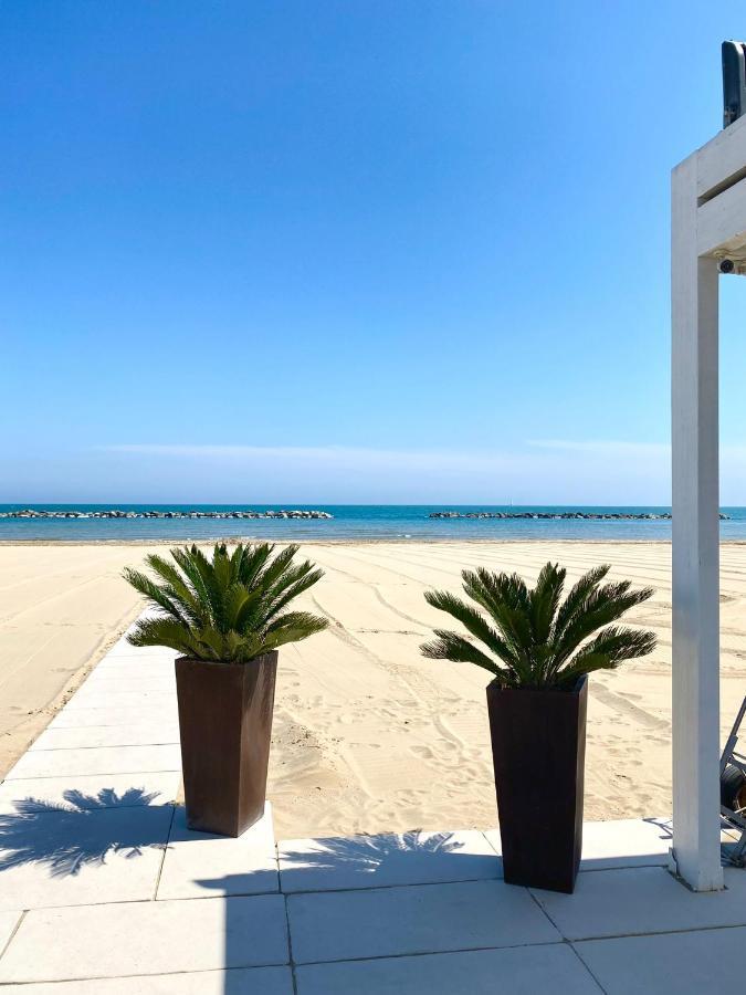 Hotel Flying Pesaro Kültér fotó