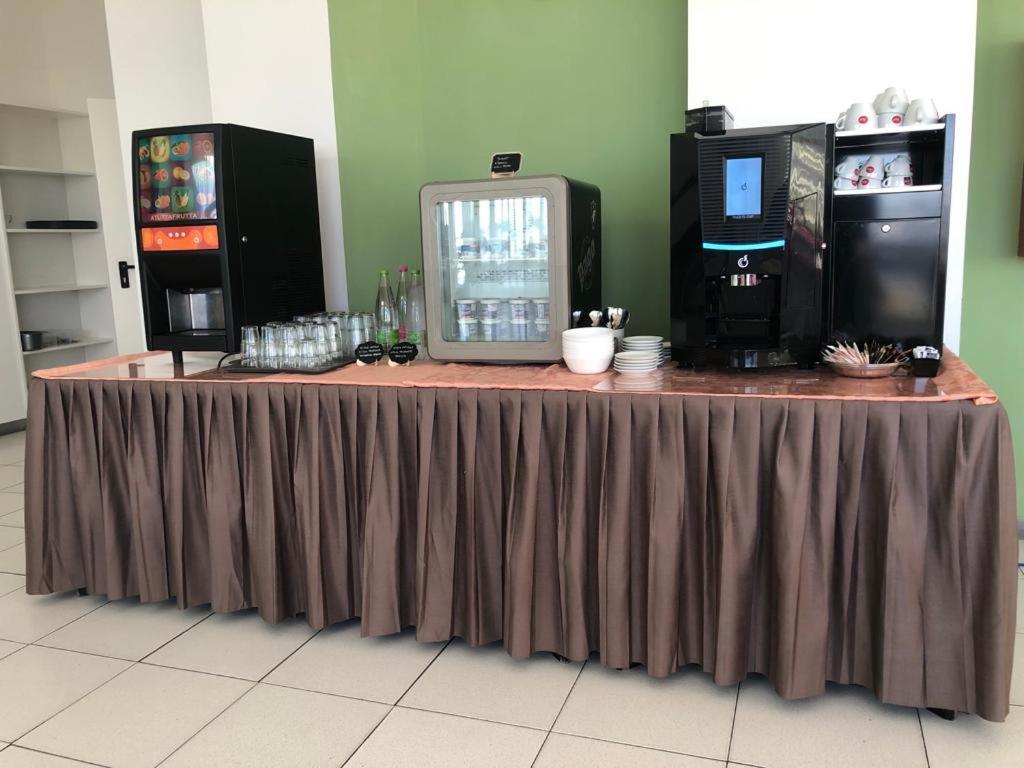 Hotel Flying Pesaro Kültér fotó