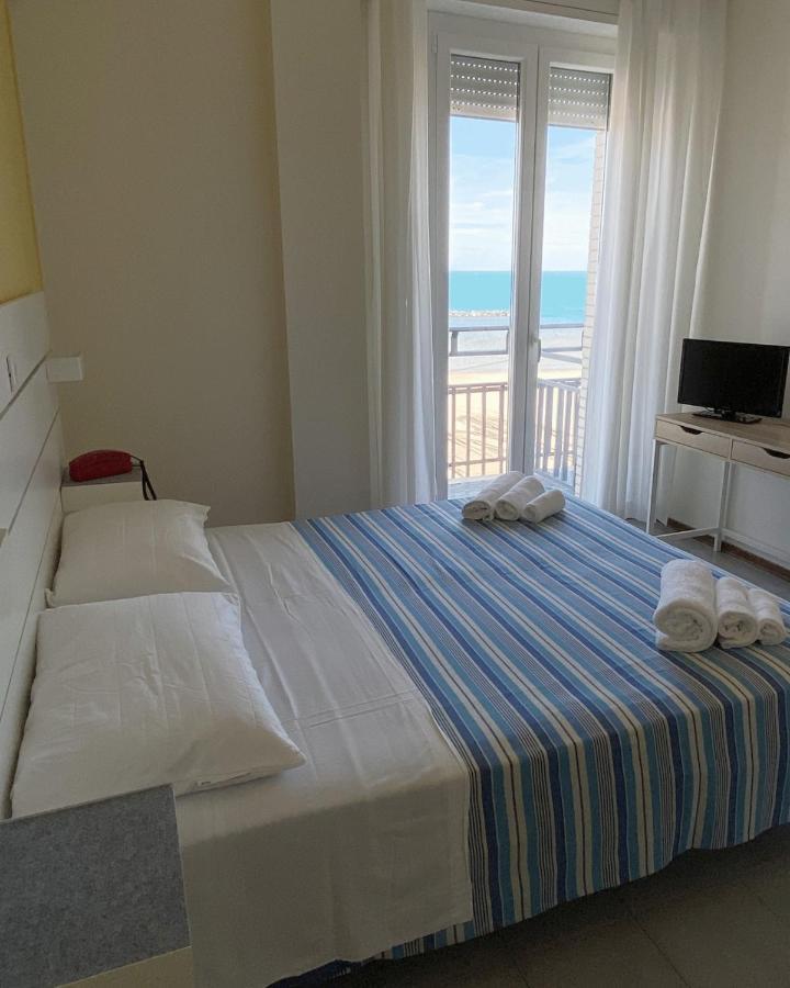 Hotel Flying Pesaro Kültér fotó