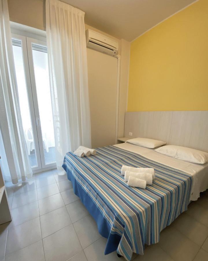 Hotel Flying Pesaro Kültér fotó