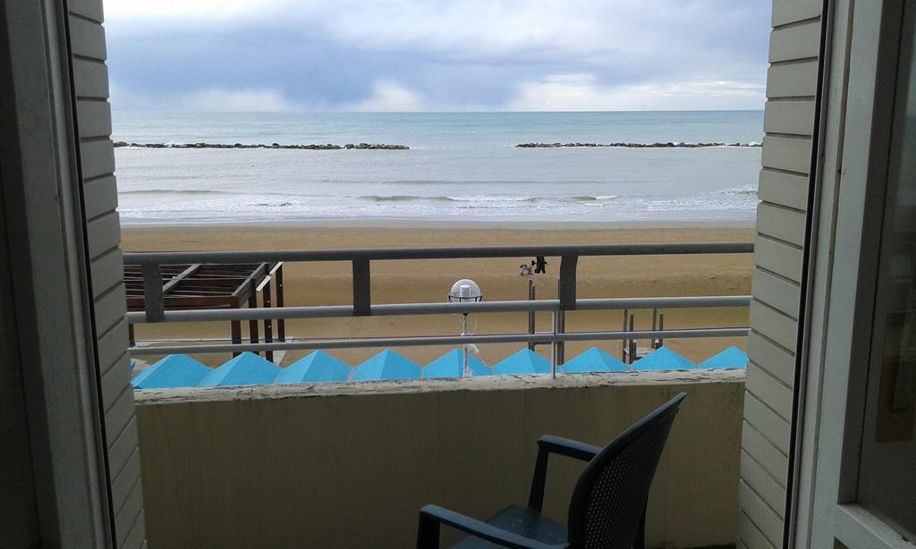 Hotel Flying Pesaro Kültér fotó