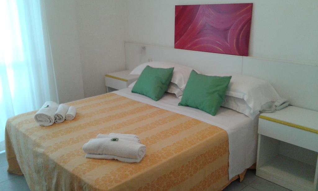 Hotel Flying Pesaro Kültér fotó