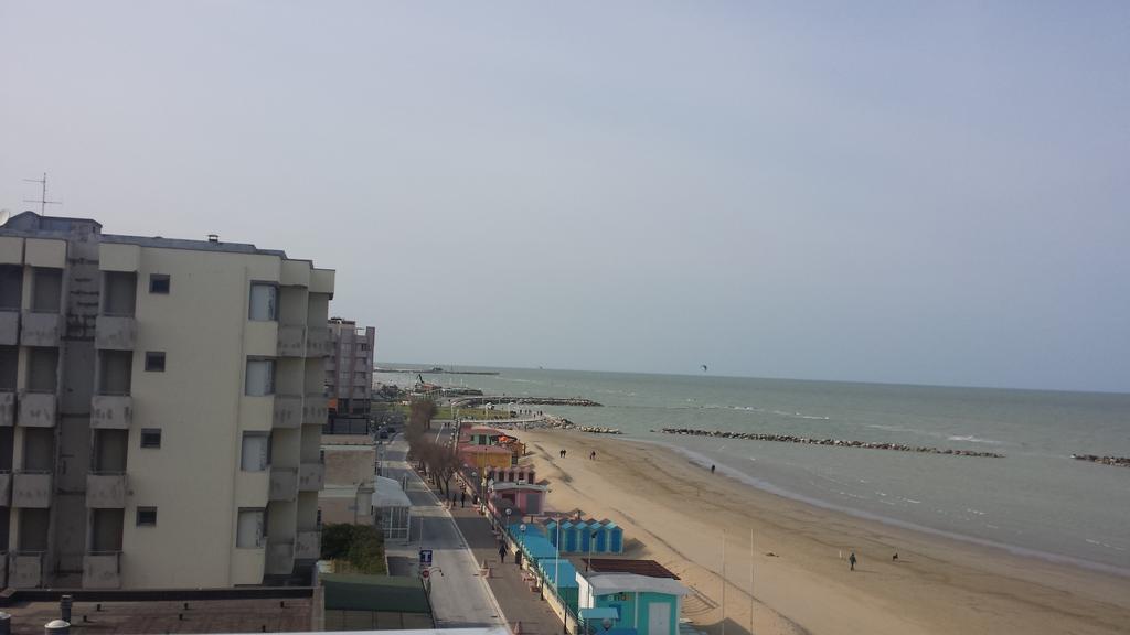 Hotel Flying Pesaro Kültér fotó