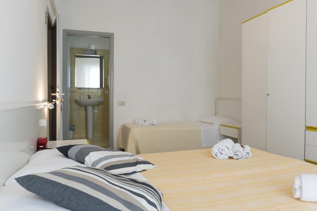 Hotel Flying Pesaro Kültér fotó