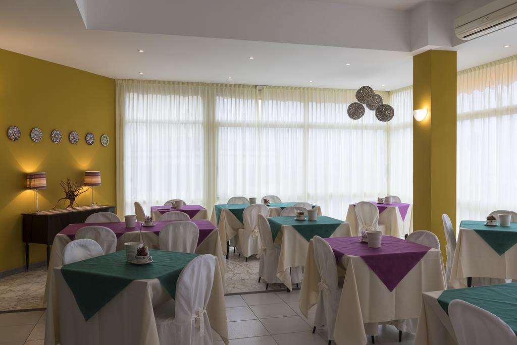 Hotel Flying Pesaro Kültér fotó