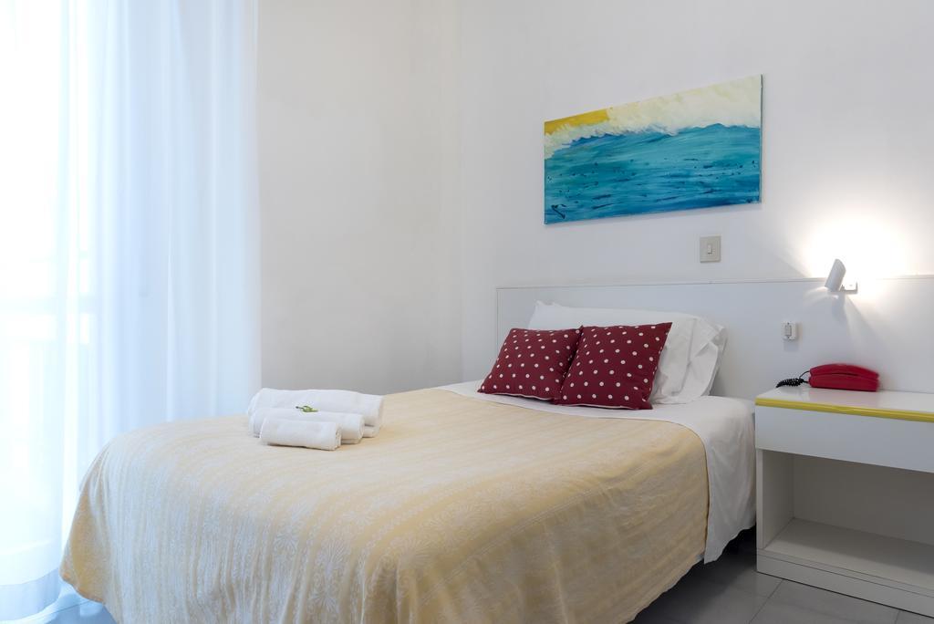 Hotel Flying Pesaro Kültér fotó