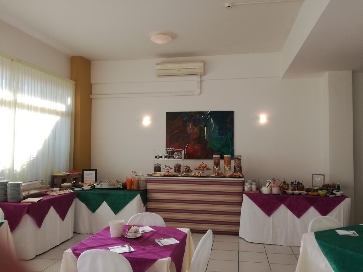 Hotel Flying Pesaro Kültér fotó