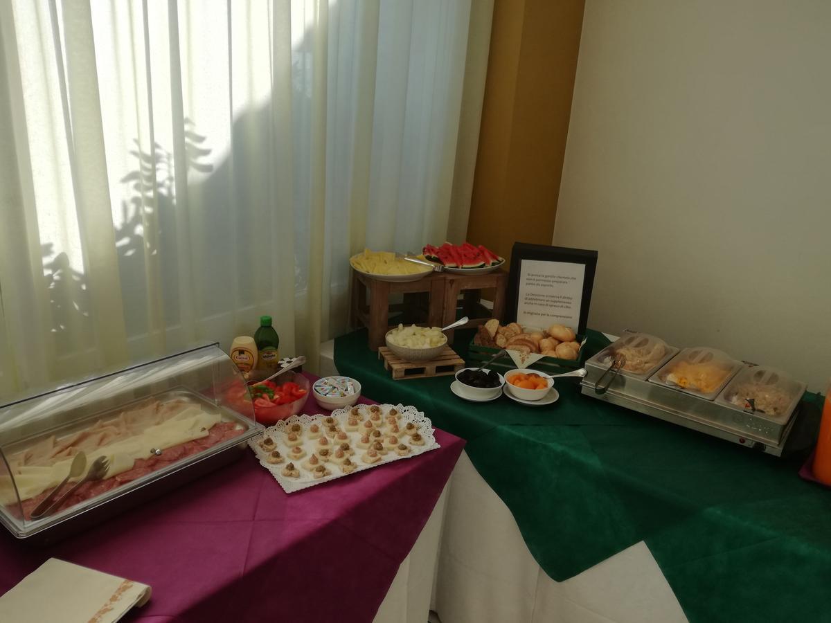 Hotel Flying Pesaro Kültér fotó